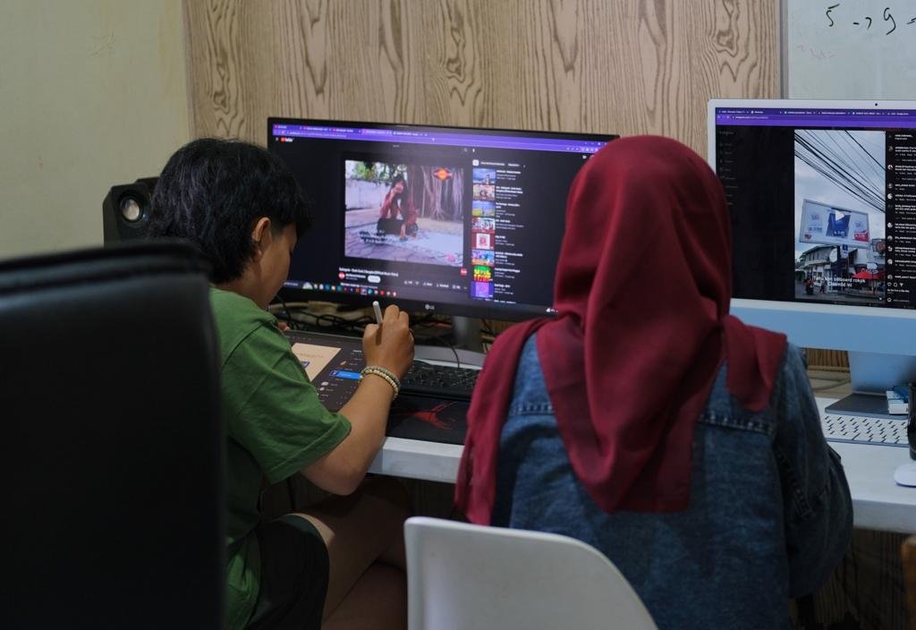 Tentang Bekerja Riang Gembira