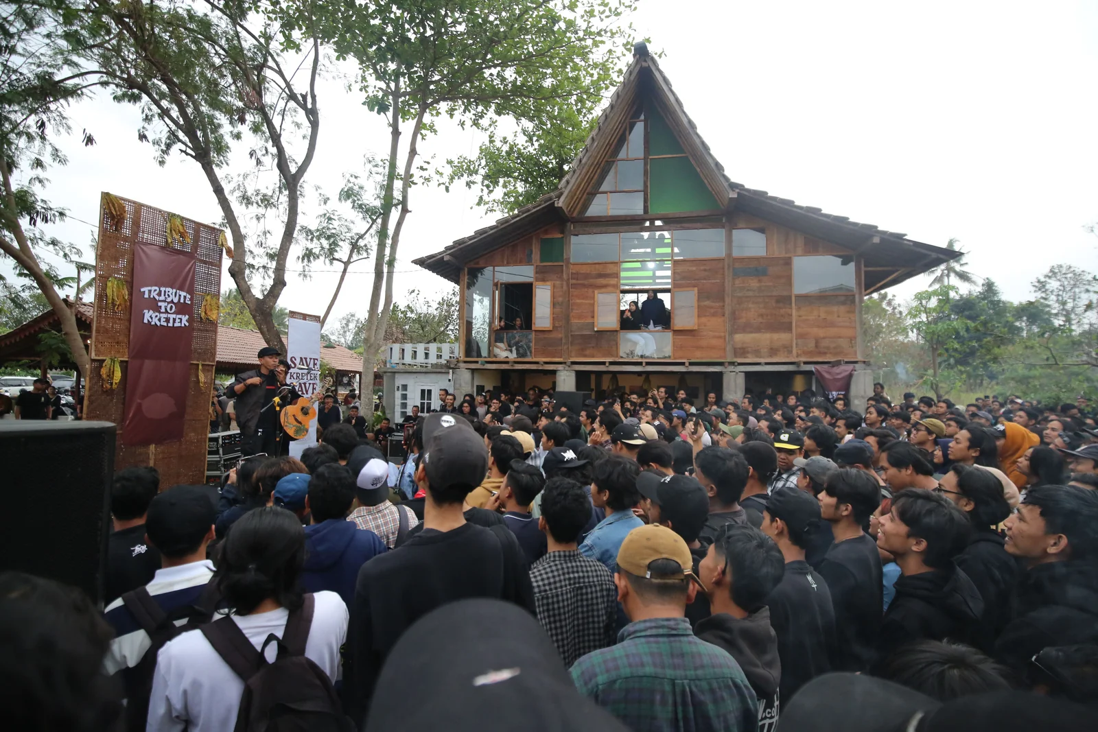Akademi Bahagia: Tempat Belajar Menjadi Manusia yang Utuh